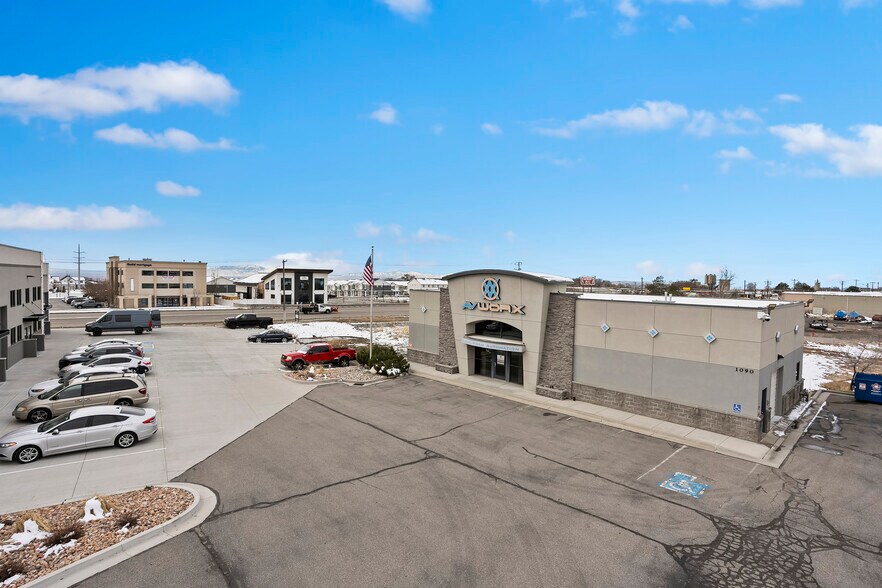 More Photos Of 1090 Cambridge Cir, Layton Flex For Sale