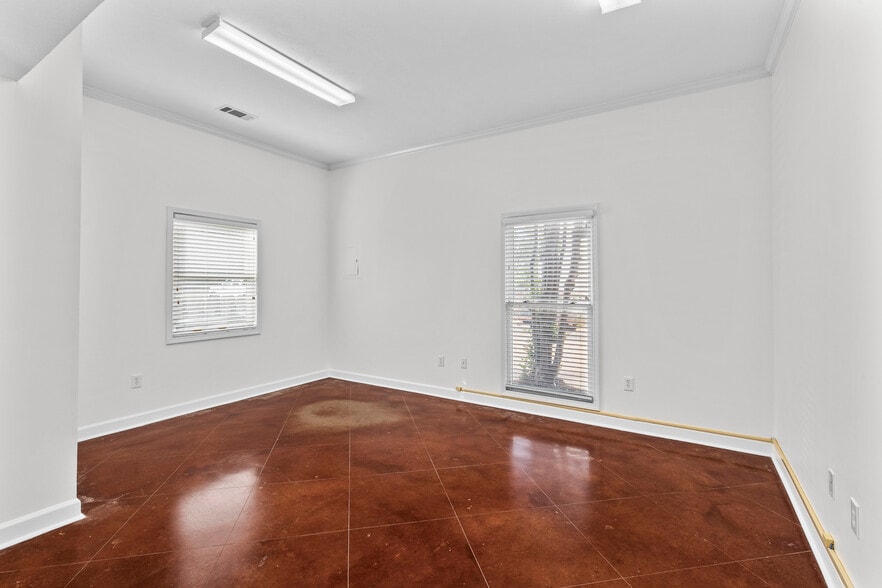 More Photos Of 403-C Towne Center Blvd, Ridgeland Office For Sale
