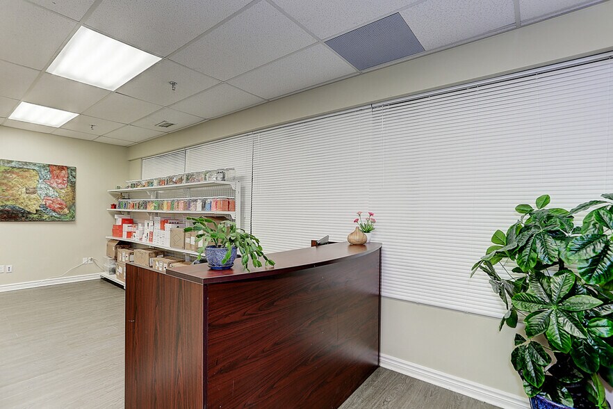 More Photos Of 570 Hood Rd W, Markham Service For Sale