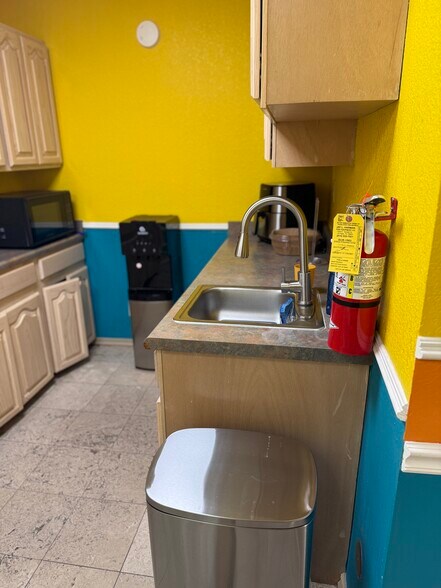 More Photos Of 361 Vinton Rd, Anthony Medical For Lease