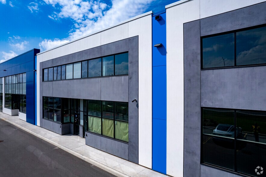 More Photos Of 10 Lightbeam Ter, Brampton Warehouse For Lease