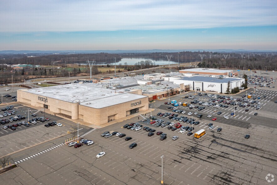 More Photos Of 112 Eisenhower Pky, Livingston Unknown For Lease