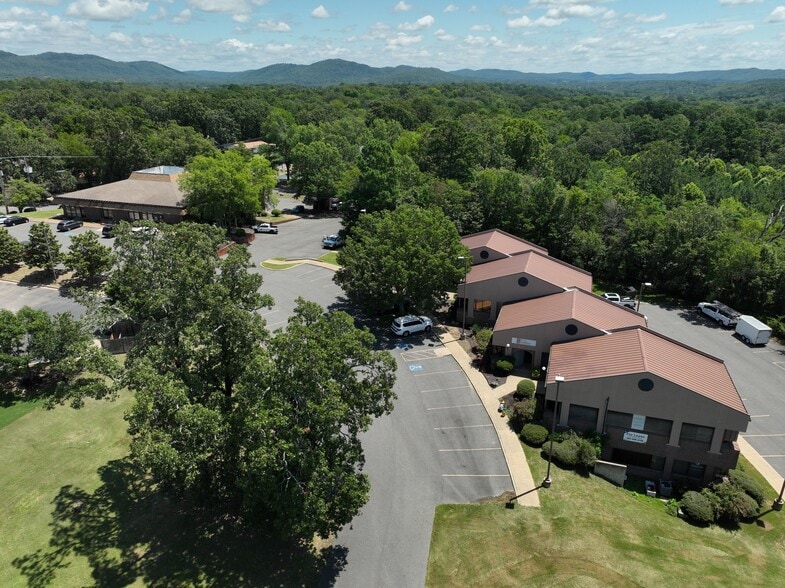 More Photos Of 106 Ridgeway St, Hot Springs National Park Office For Lease