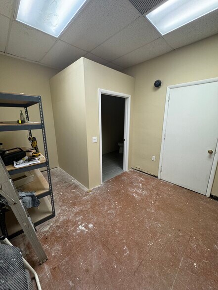 More Photos Of 315 Huntingdon Pike, Rockledge Storefront For Lease