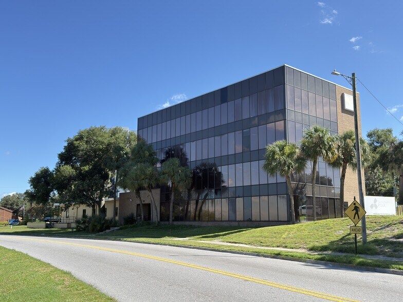 More Photos Of 500 NW Lake Howard Dr, Winter Haven Office For Sale