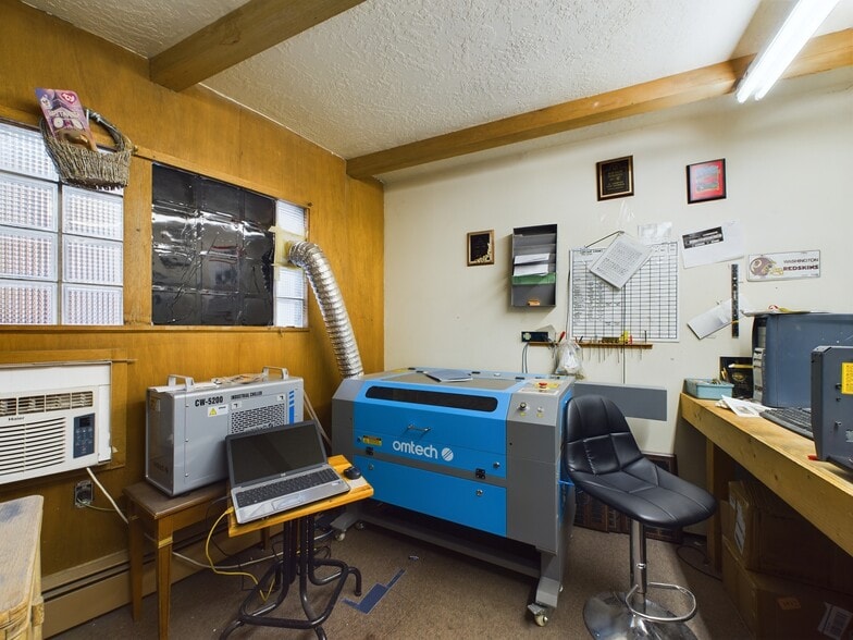 More Photos Of 615 S Washington Ave, Emmett Freestanding For Sale