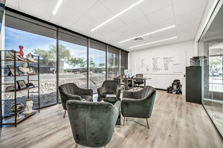 More Photos Of 14505 N Hayden Rd, Scottsdale Light Distribution For Lease