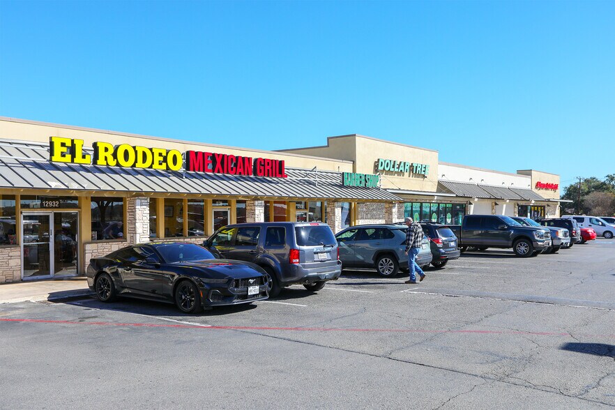 More Photos Of 12908-12932 Bandera Rd, Helotes General Retail For Sale