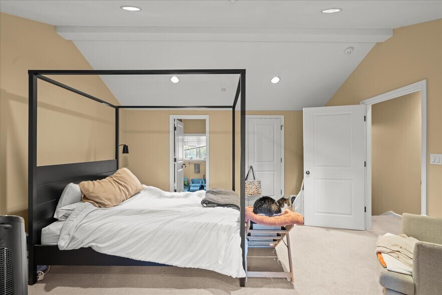 More Photos Of 808 Edgehill Dr, Burlingame General Retail For Sale