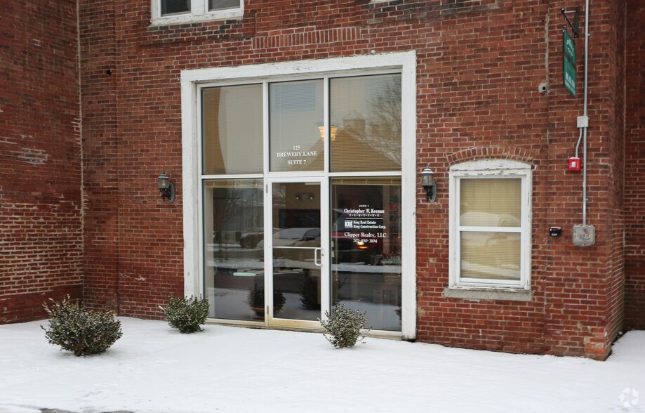 More Photos Of 125 Brewery Ln, Portsmouth Storefront Retail Office For Lease