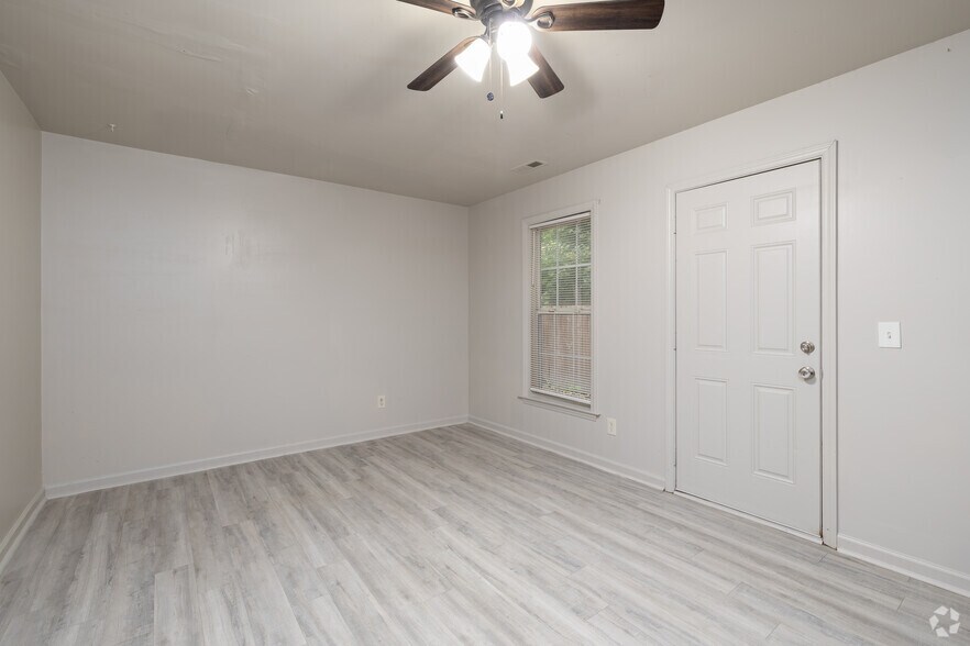 More Photos Of 3300-3328 Beck St, Greensboro Apartments For Sale
