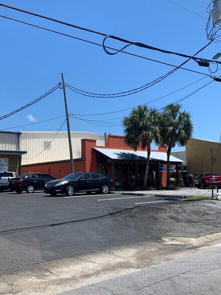 More Photos Of 690 E Heinberg St, Pensacola Freestanding For Sale