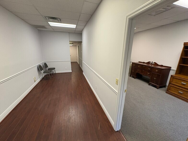 More Photos Of 2522 Capital Cir NE, Tallahassee General Retail For Sale