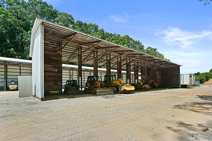 More Photos Of 8106 Intersection Rd, Glen Rock Warehouse For Lease