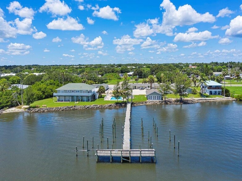 More Photos Of 412 Indian River Dr, Sebastian Hotel For Sale