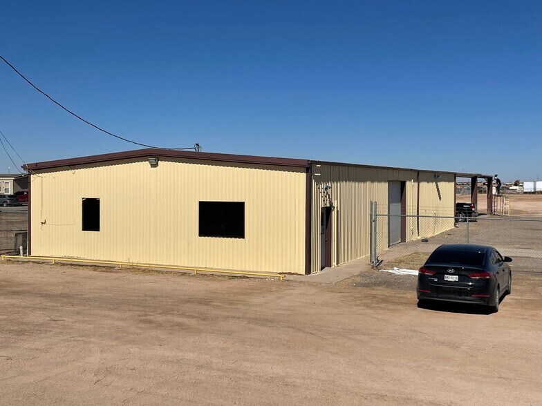 More Photos Of 32 County Road 201, Pecos Industrial For Lease