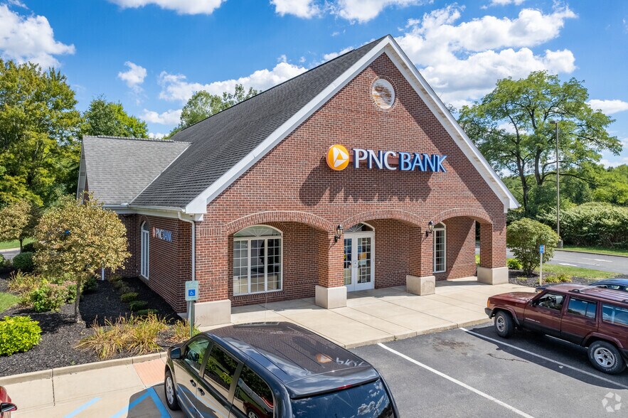 More Photos Of 151 S Meridian Rd, Youngstown Bank For Sale