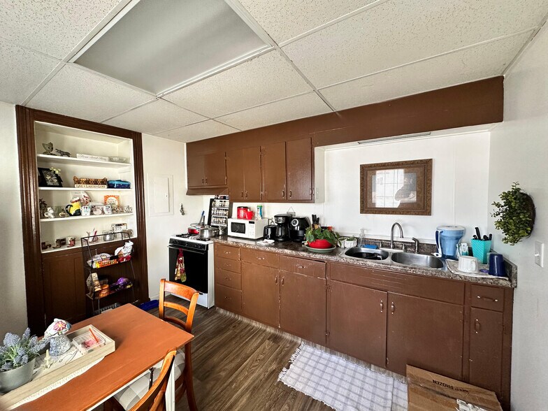 More Photos Of 1831 N C St, Elwood Apartments For Sale