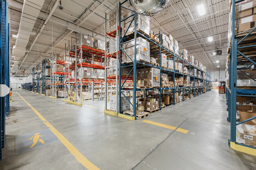 More Photos Of 1375 Rue Newton, Boucherville Warehouse For Lease