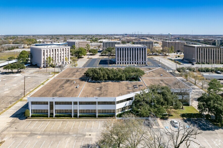 More Photos Of 16650 Greenbriar Plaza Dr, Houston Office For Lease