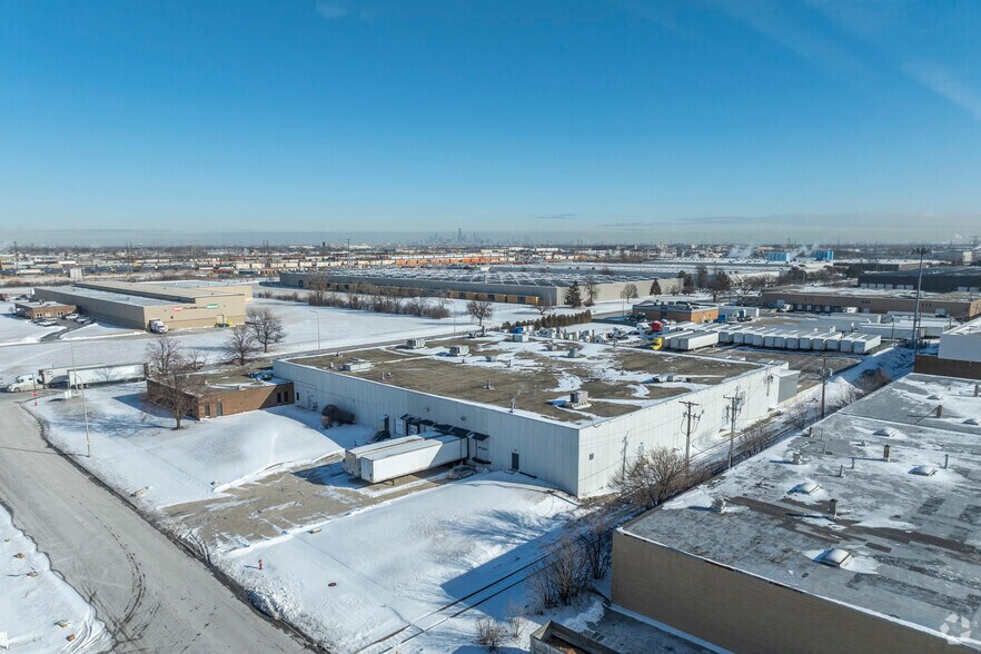 More Photos Of 6363 W 73rd St, Bedford Park Manufacturing For Lease