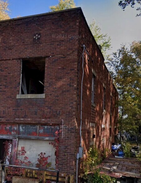 More Photos Of 412 Paul St, Gorham General Retail For Sale