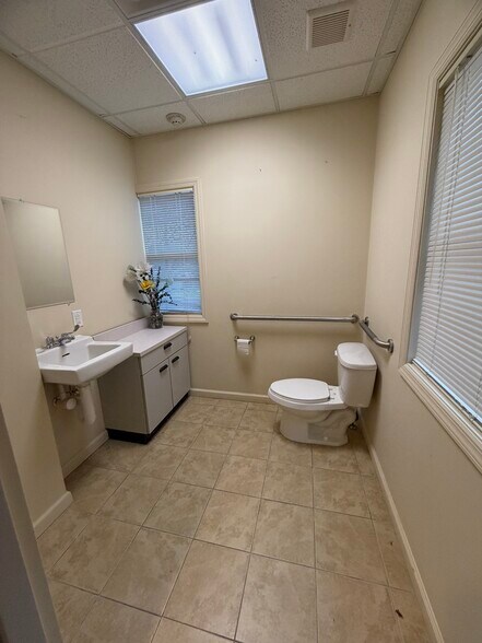 More Photos Of 97 Cedar Grove Ln, Somerset Office For Lease