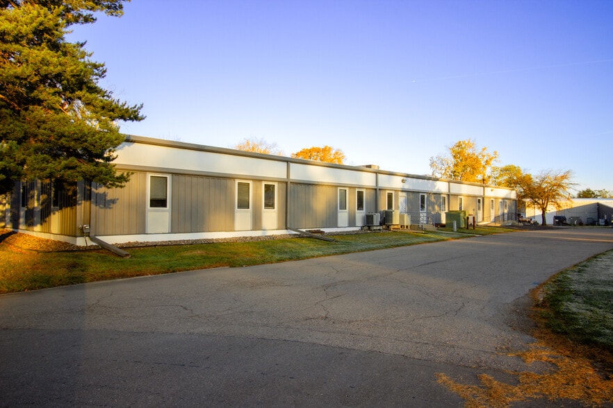 More Photos Of 1407 Rensen St, Lansing Office For Sale