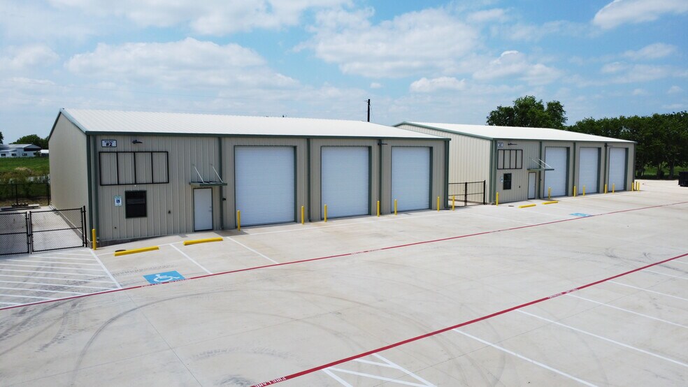 More Photos Of 16013 FM 429, Terrell Flex For Lease