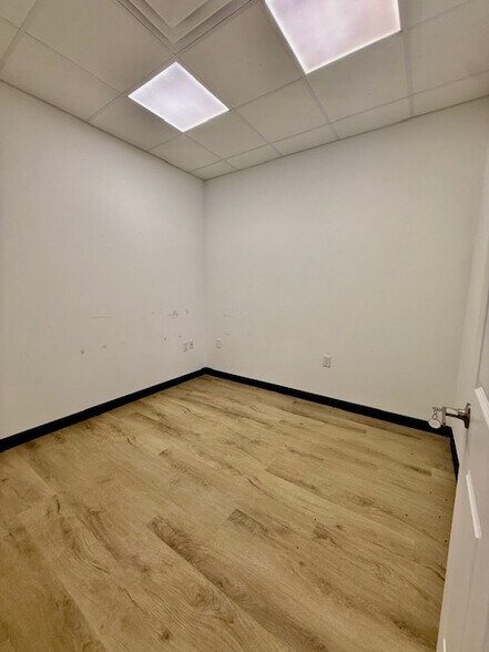 More Photos Of 12971 Westheimer Rd, Houston Freestanding For Lease