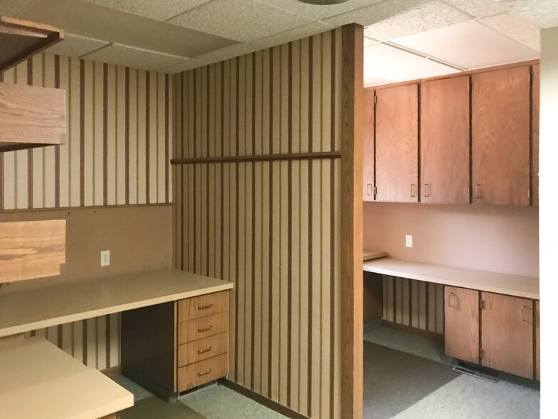 More Photos Of 370 Cline Ave, Mansfield Office Residential For Lease
