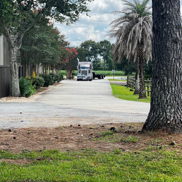 More Photos Of 231 Highway 96, Broussard Manufacturing For Lease