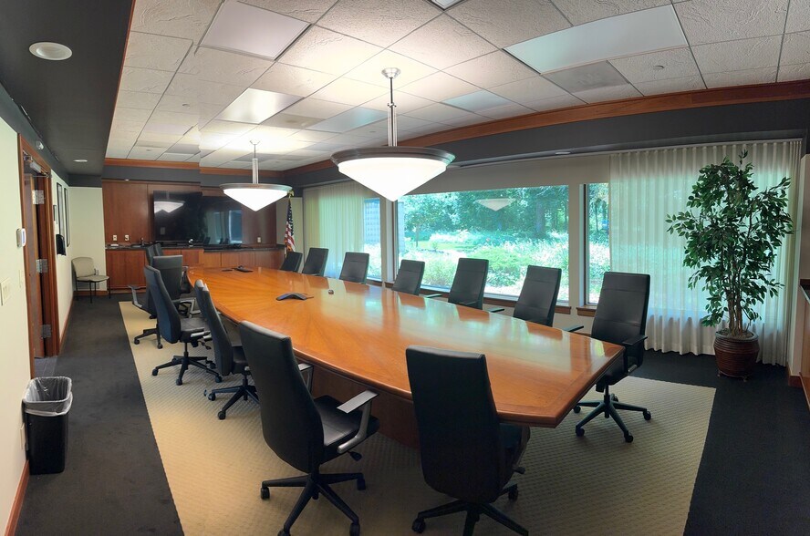 More Photos Of 2831 Dexter Dr, Elkhart Office For Sale