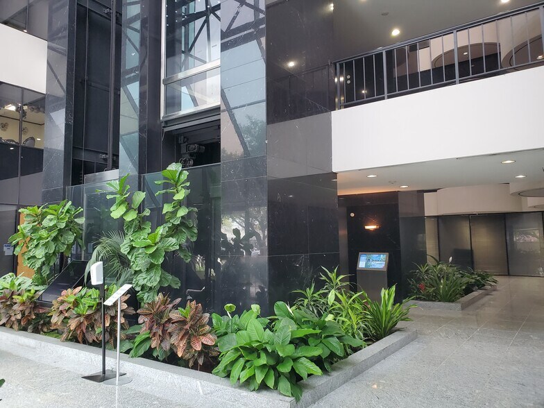 More Photos Of 1880 Dairy Ashford Rd, Houston Office For Lease