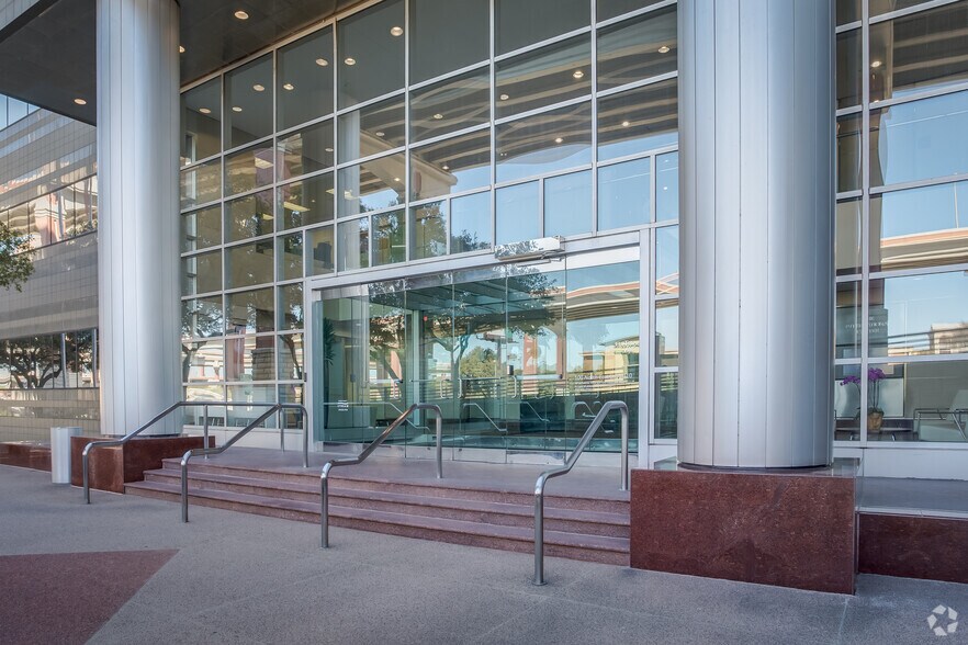 More Photos Of 100 NE Loop 410, San Antonio Office For Lease