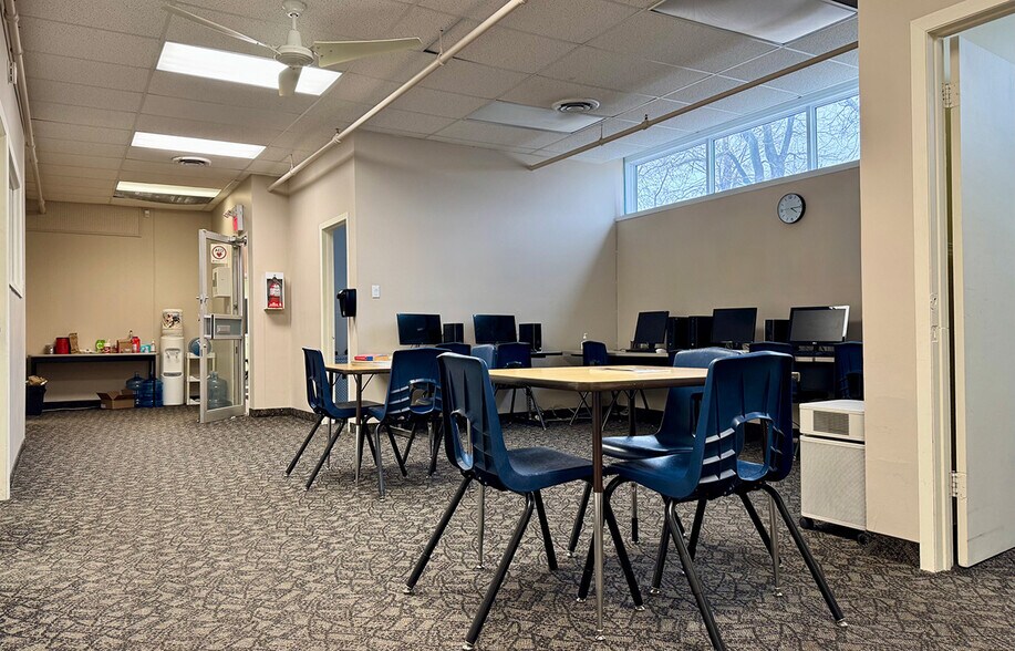 More Photos Of 431 Thames Ave, Winnipeg Office For Lease