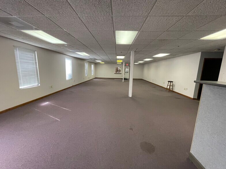 More Photos Of 3601 Parkway Blvd, Leesburg Distribution For Lease