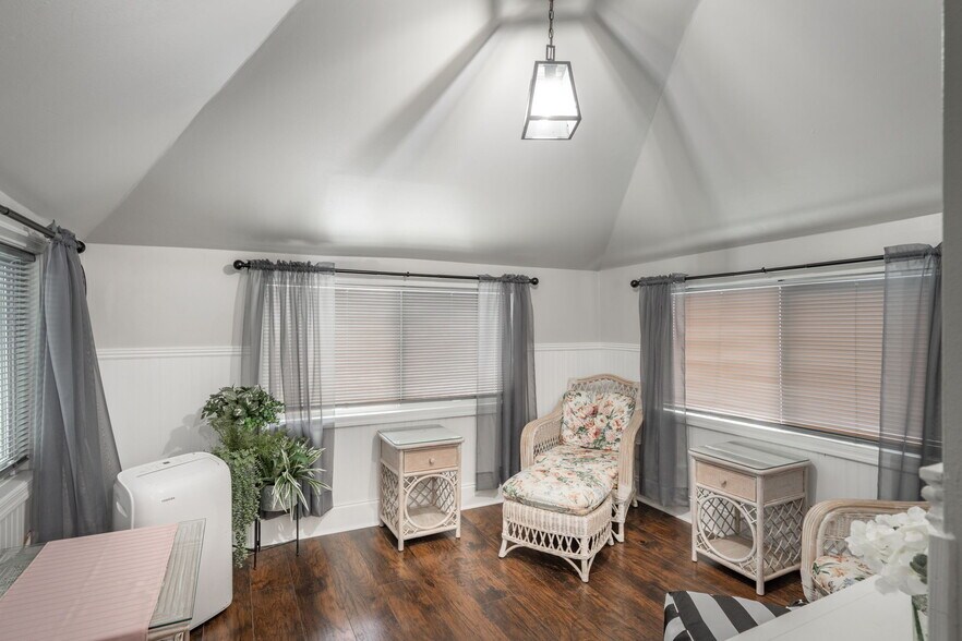 More Photos Of 2516 Willow Creek Rd, Prescott Freestanding For Sale