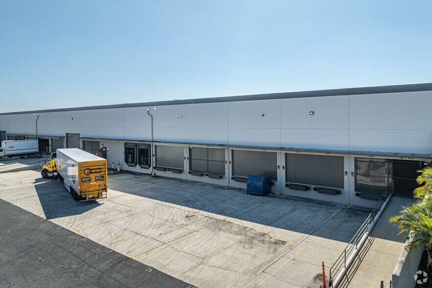 More Photos Of 9400-9500 Santa Fe Springs Rd, Santa Fe Springs Distribution For Lease