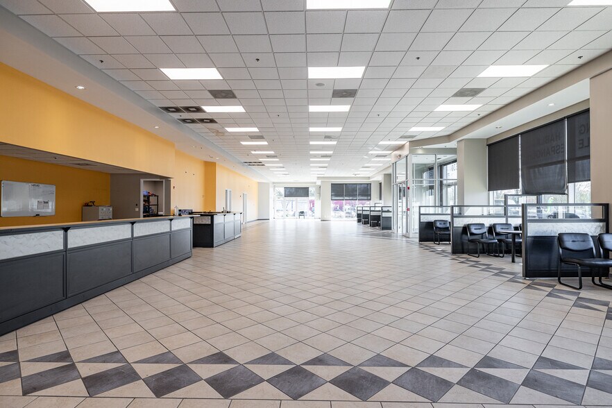 More Photos Of 1530 E New York St, Aurora Auto Dealership For Sale