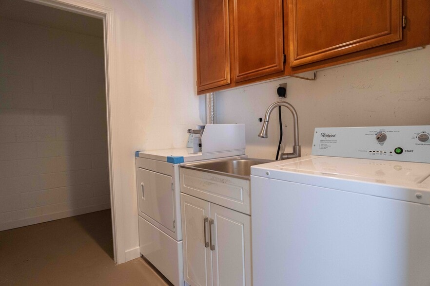 More Photos Of 410 Vista Village Dr, Vista Freestanding For Lease