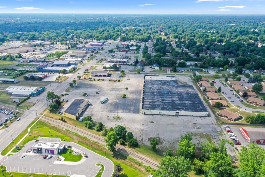 More Photos Of 2865-2885 Bay Rd, Saginaw Freestanding For Sale