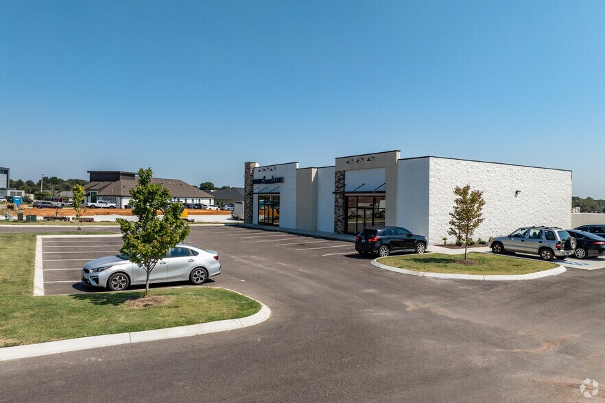 More Photos Of 1373 Union University Dr, Jackson Storefront Retail Office For Lease