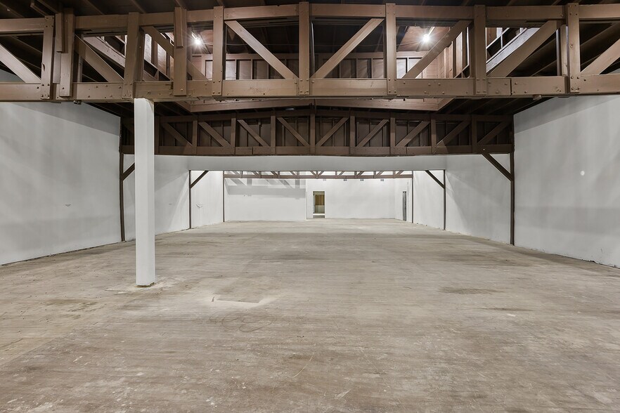 More Photos Of 3210 Leopard St, Corpus Christi General Retail For Sale