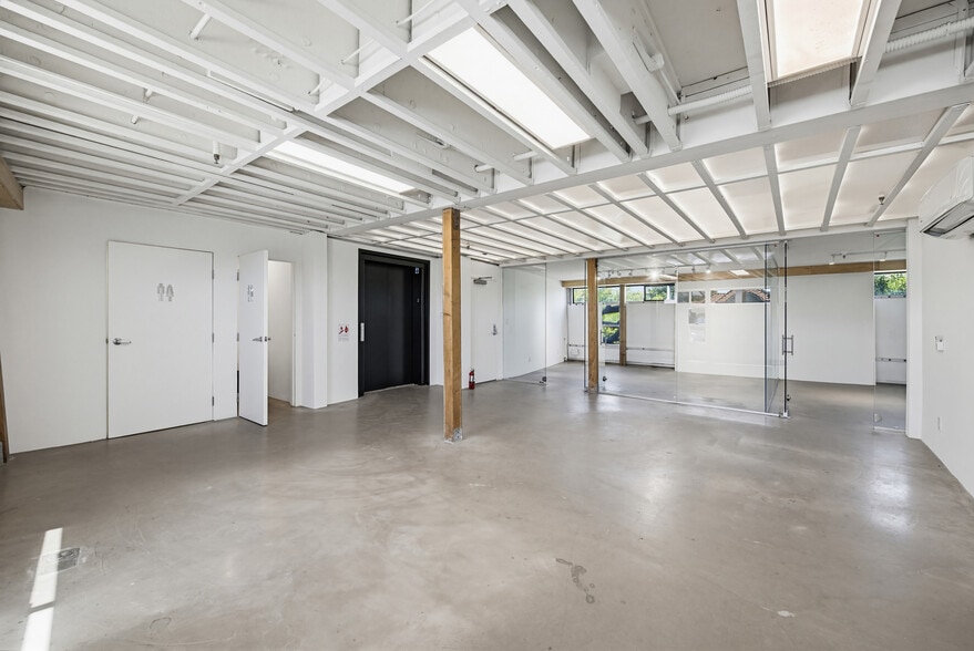 More Photos Of 2434 Lincoln Blvd, Venice Loft Creative Space For Sale