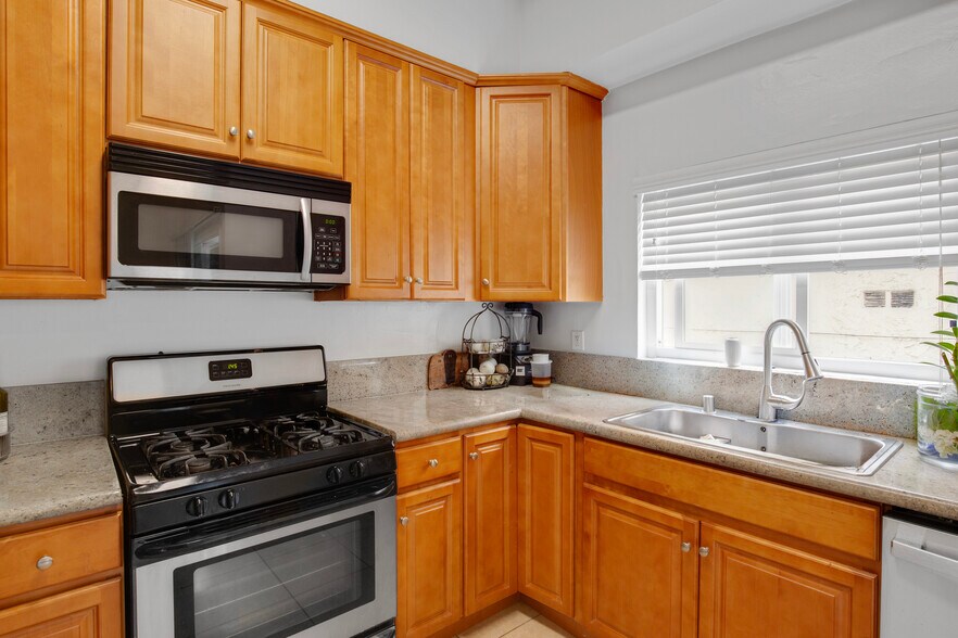 More Photos Of 1936-1938 S Corning St, Los Angeles Apartments For Sale