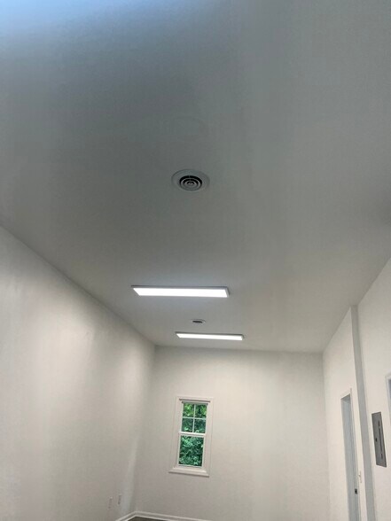More Photos Of 6737 Ringgold Rd, East Ridge Office For Lease