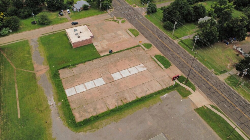 More Photos Of 9531 10th St, Midwest City Land For Lease