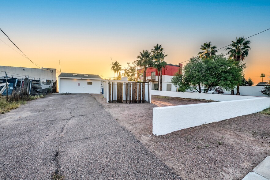 More Photos Of 135 N Country Club Dr, Mesa Office For Lease