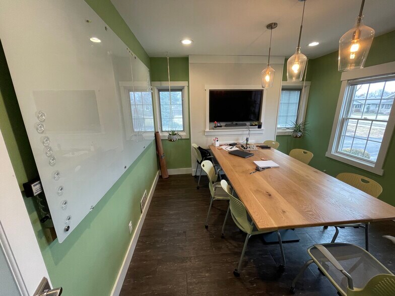 More Photos Of 5022 Rockville Rd, Indianapolis Office For Lease